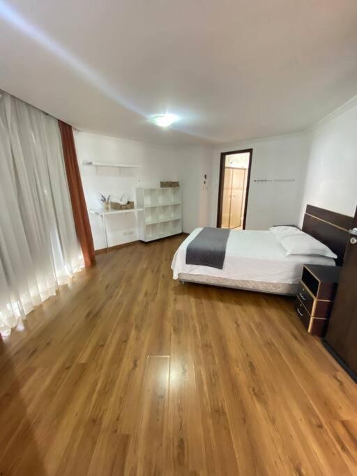 Sobrado Espacoso Em Santa Felicidade Curitiba Exterior photo